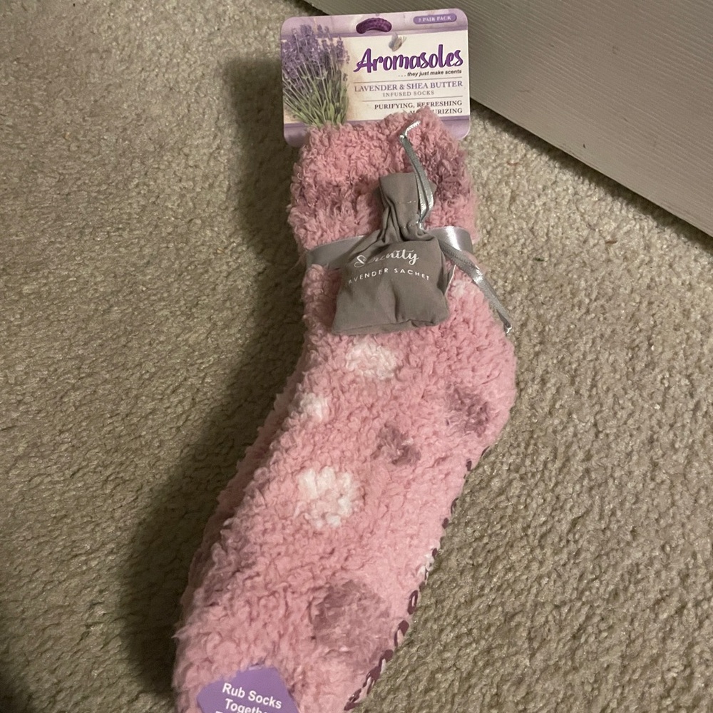 Aromasoles Pink Fuzzy Socks with Lavender Sachet